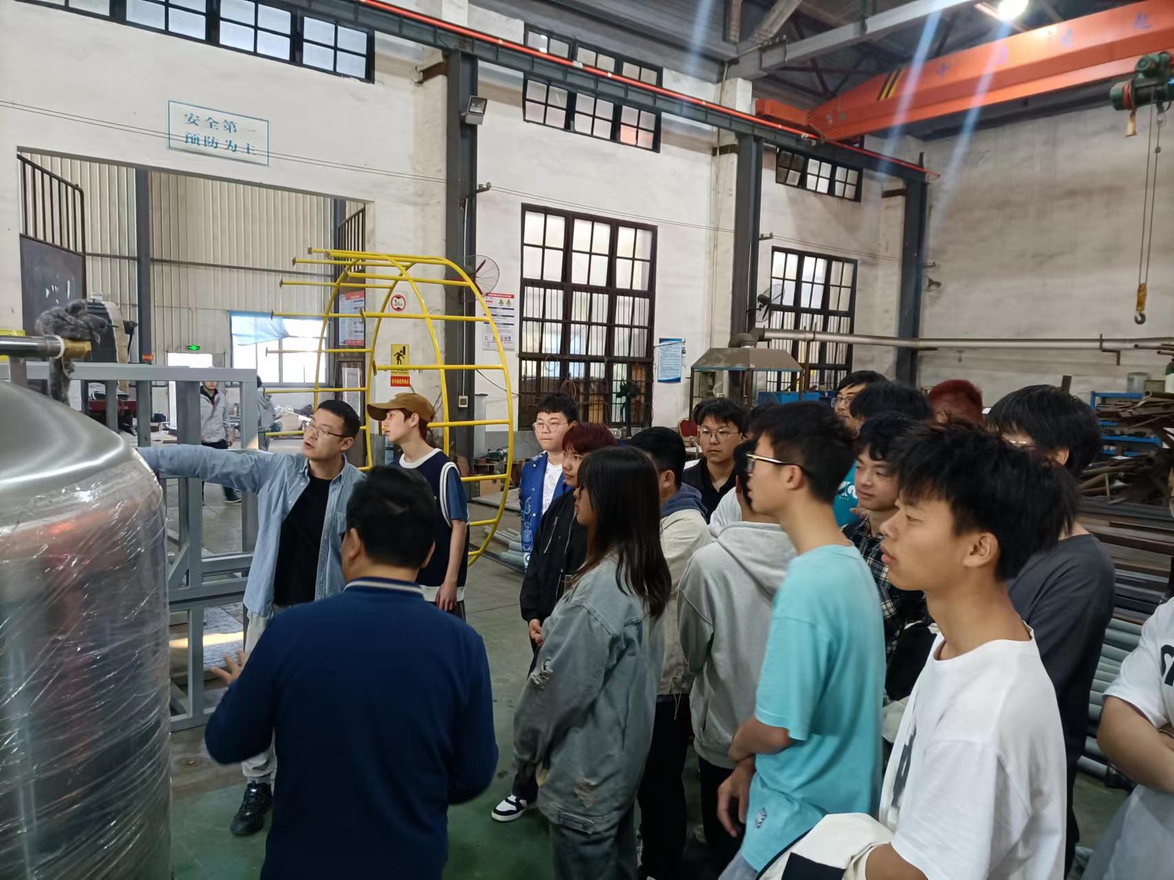湖南工程学院近200名学生来华体会集团_华体会官方网站
认知实习
